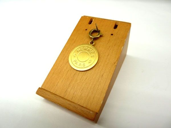 HERMES/エルメス セリエ ペンダントトップ チャーム ゴールドカラー