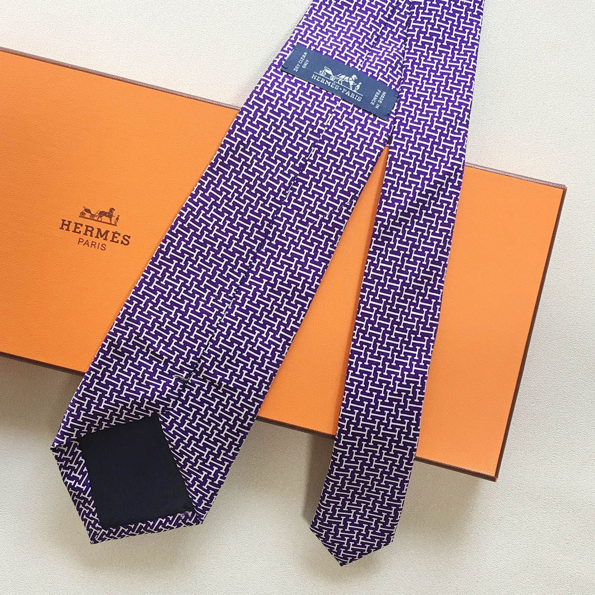 美品 エルメス HERMES ネクタイ シルク100% フランス製 パープル