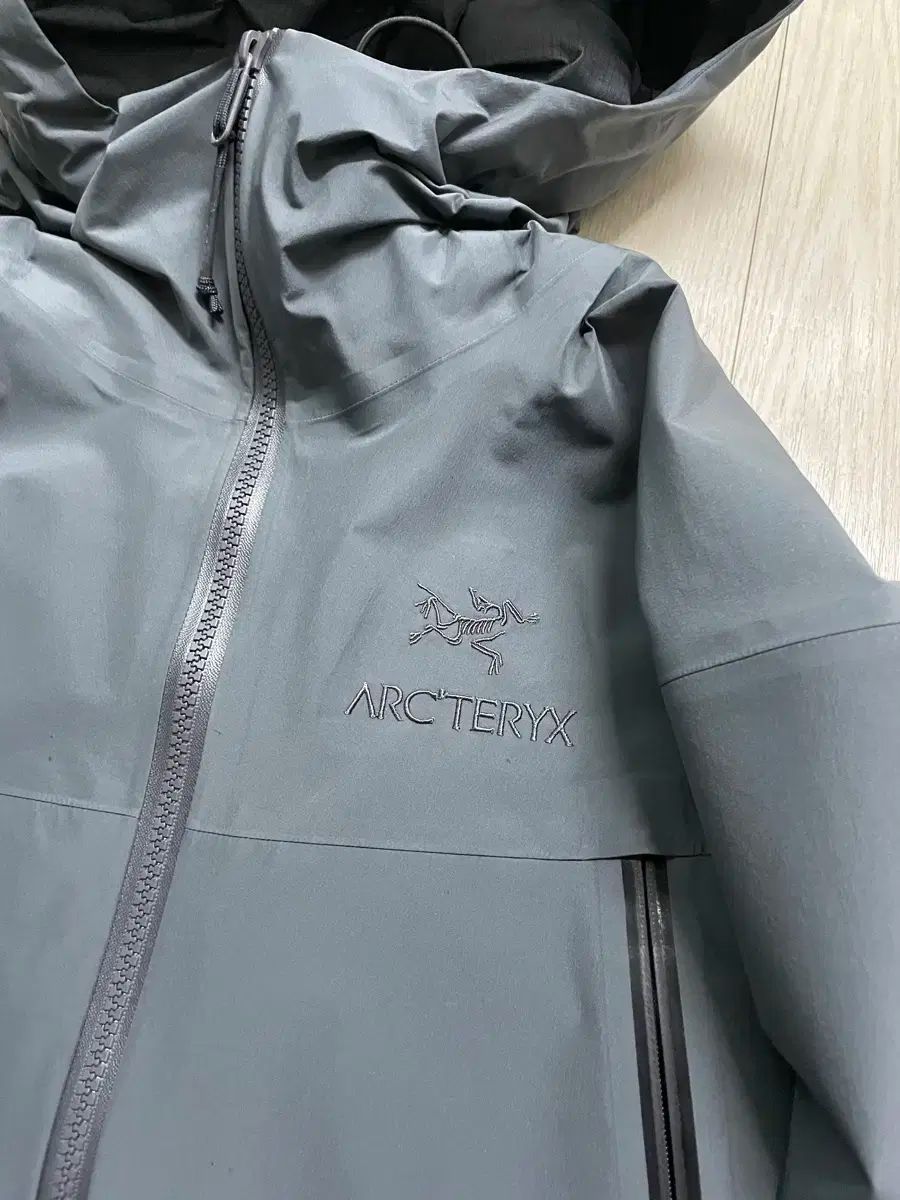 アークテリクス LEAF ウルフグレー Mサイズ