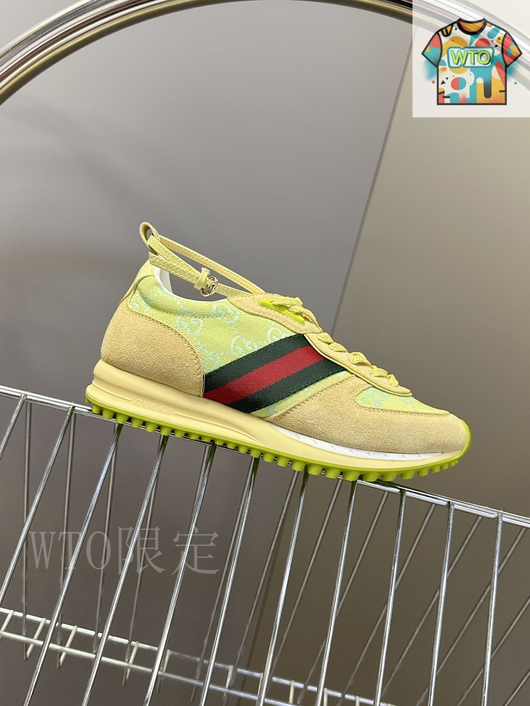 GUCCI グッチ　スニーカー GUCCI 未使用品 グッチ ×adidas IE2271 ZX8000 スニーカー