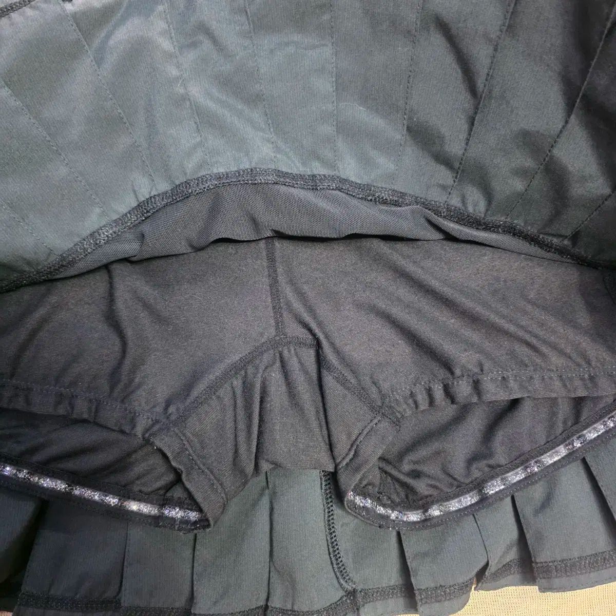 国内発送 新品 ルルレモンlululemon プリーツ ランスカ 6 黒ブラ