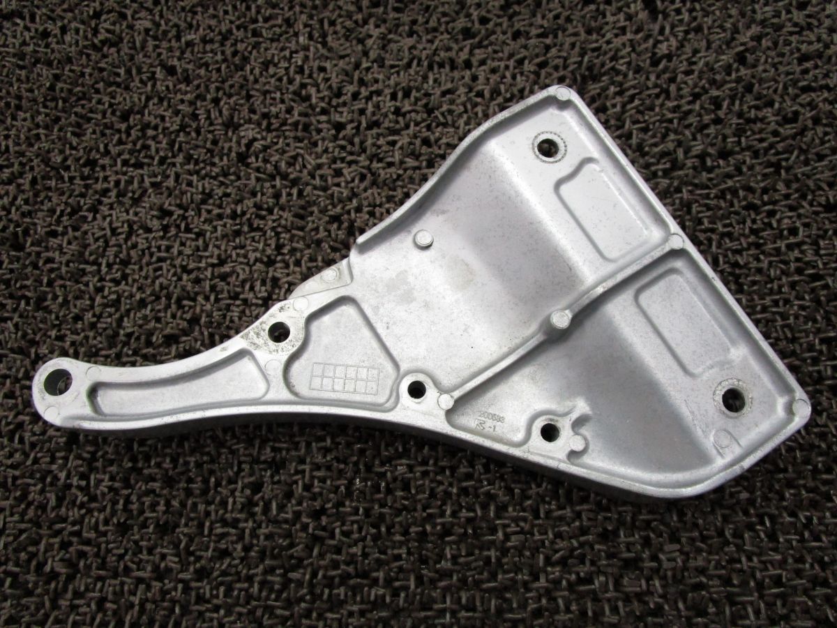 専用です ストリートマジック110 マフラーステー ○A1065！CF12A スズキ 【 F131