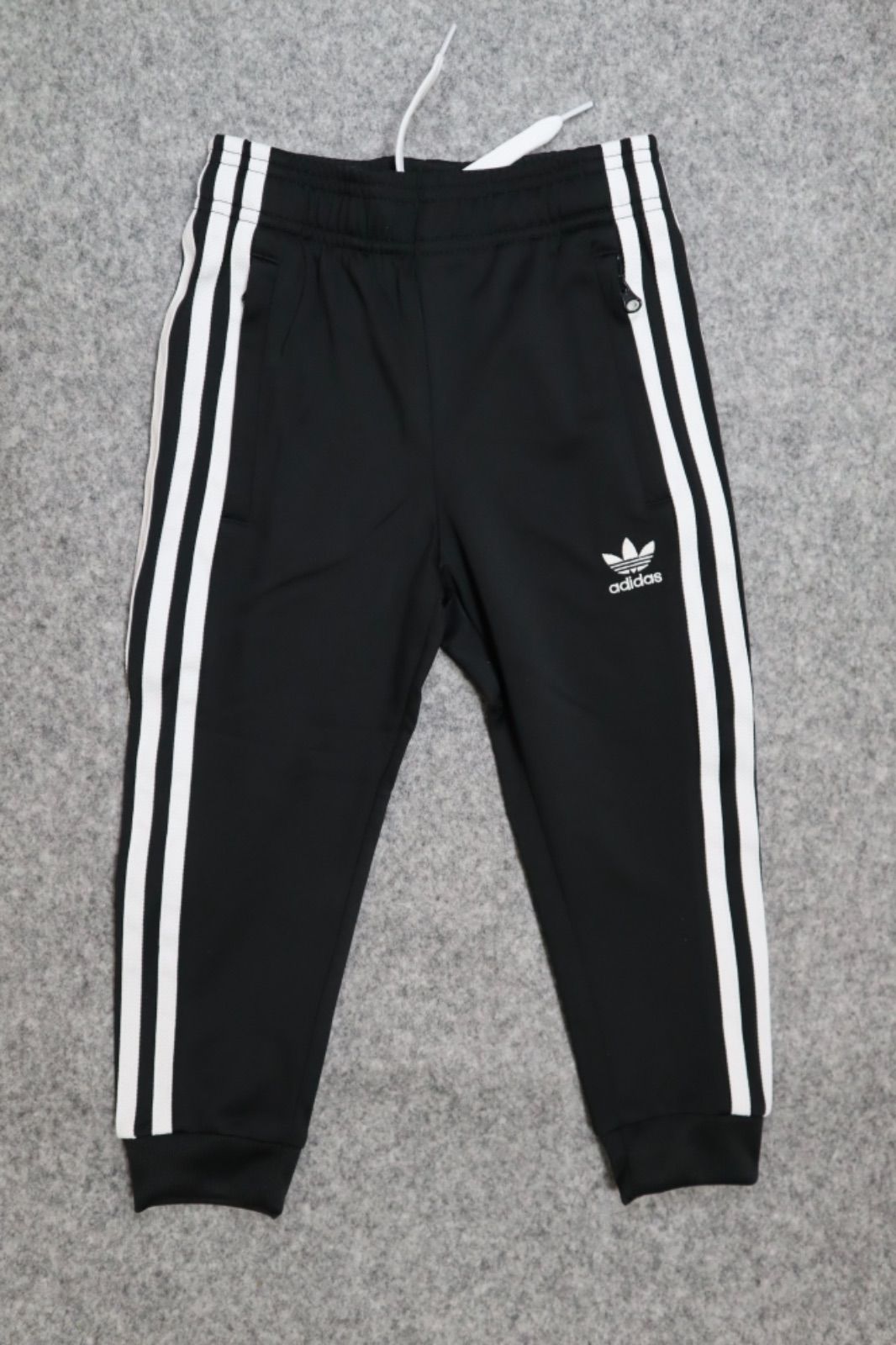 アディダス adidas