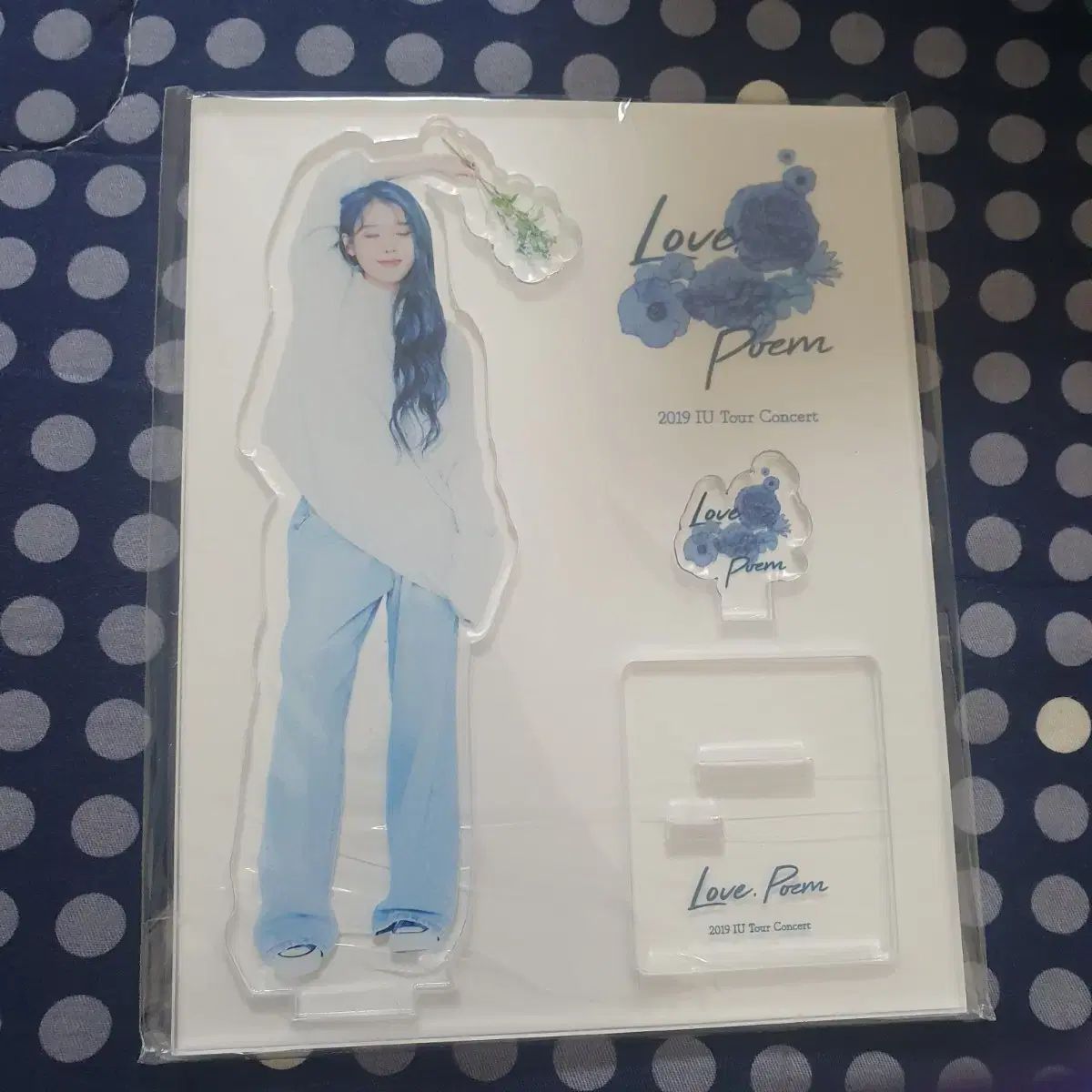 【雷市場（ポンジャン）商品韓国直送】 IU(アイユ) Love Poem プサン 釜山 アクリル スタンド