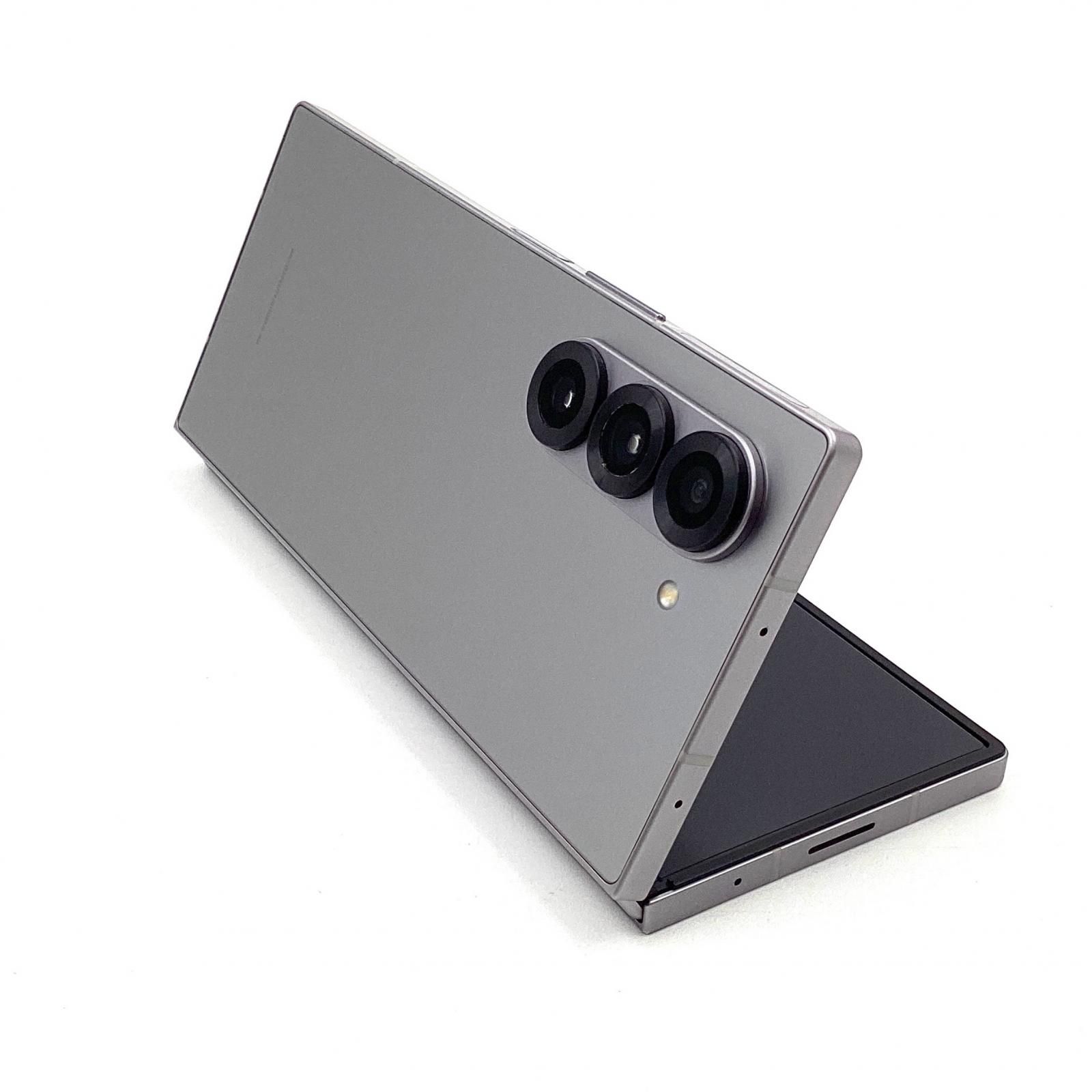 美品】ドコモ Galaxy z fold 6 256GB シルバーシャドウ 美品】ドコモ