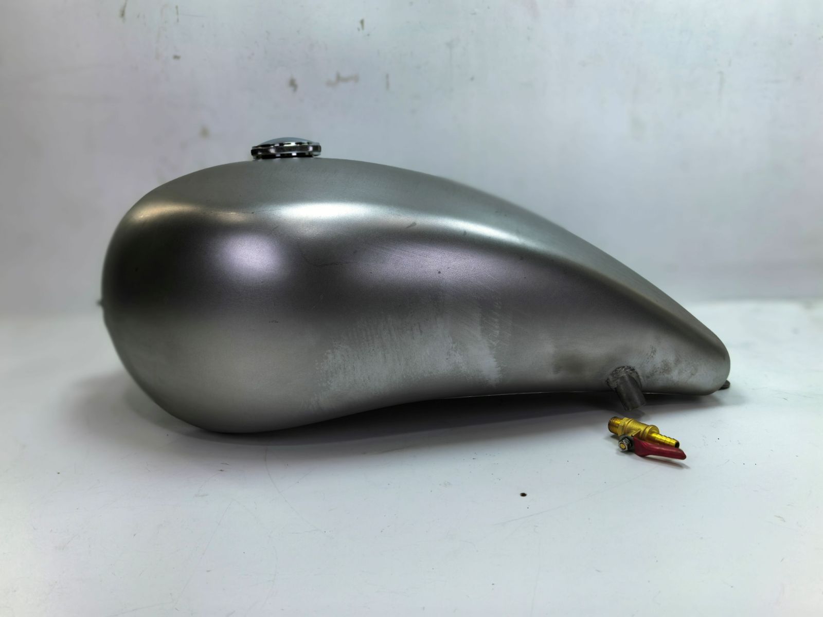 新作　T-211　 14L ホンダ　シャドウ　HONDA　SHADOW1100 　2004~2009年　ストレッチタンク　ボルトオン　タンク製作工房
