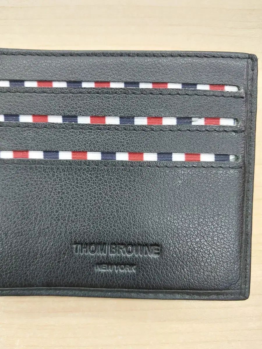 THOM BROWNE ブラック 二つ折り財布 Thom Browne(トム ブラウン) 二つ折り財布 美品 トムブラウン 二つ折り