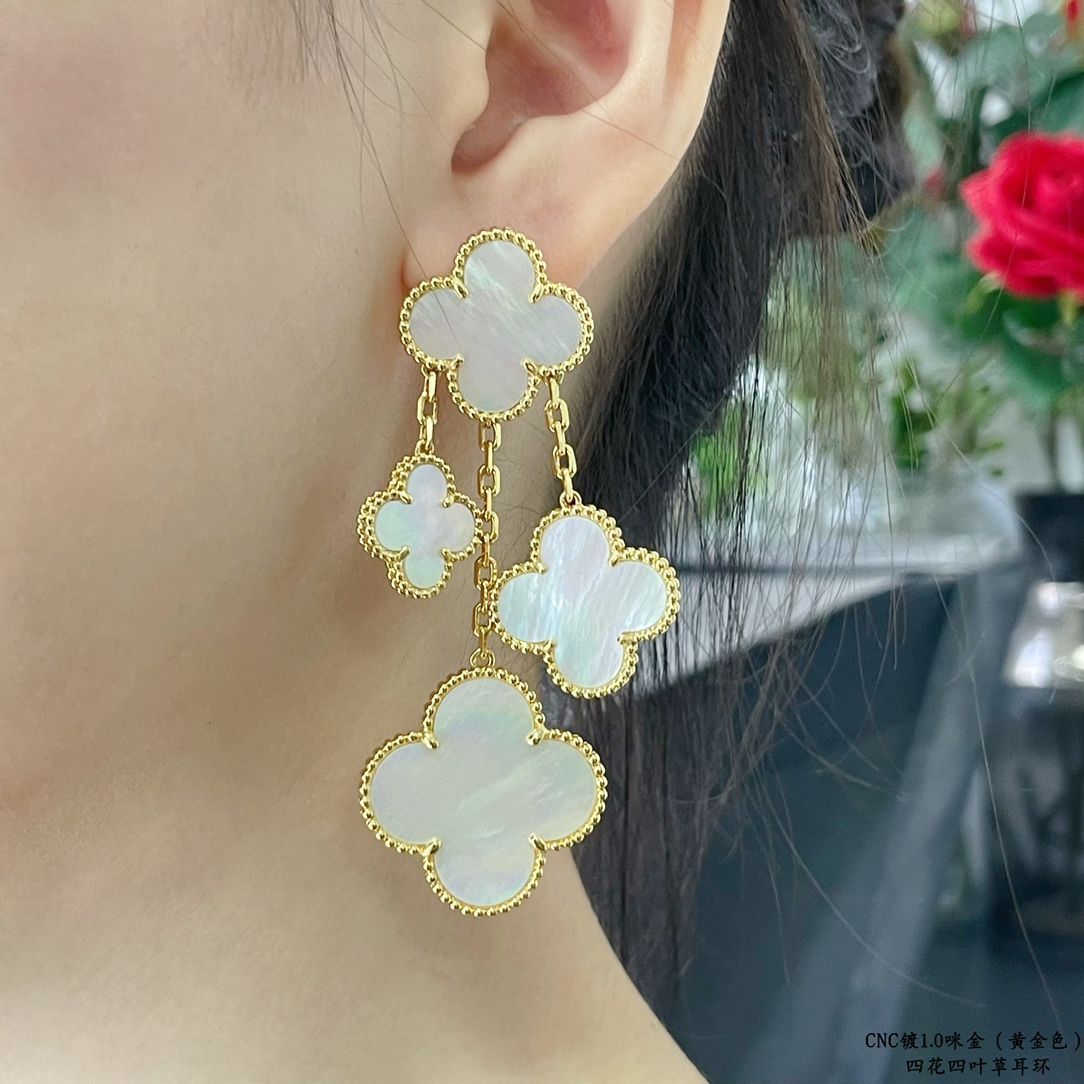 Van Cleef - Arpels アルハンブラ マザーオブパール 4連フラワー イヤークリップ - モデル | ヴァン クリーフ - アーペル レディースジュエリー｜ ｜