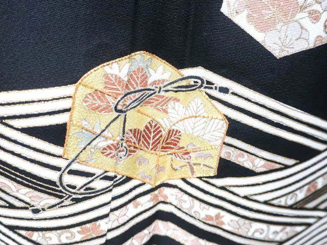 一輝堂】リサイクル着物 黒留袖 五つ紋 訪問着仕立て 文箱文