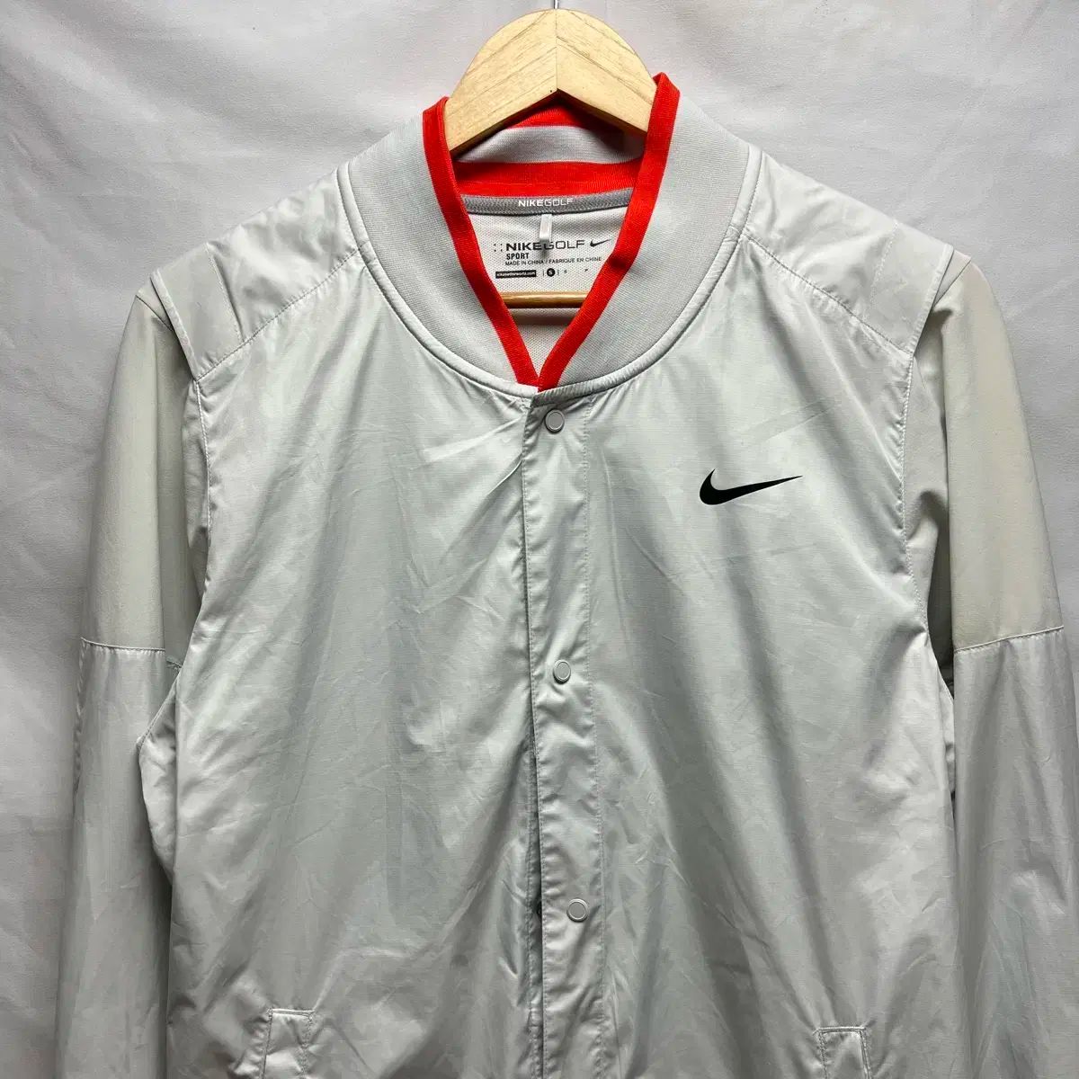 NIKE GOLFアウター ウィンドブレーカー Mサイズ Nike Golf Clima-Fit Vネックウィンドブレーカー ナイキ ナイロン