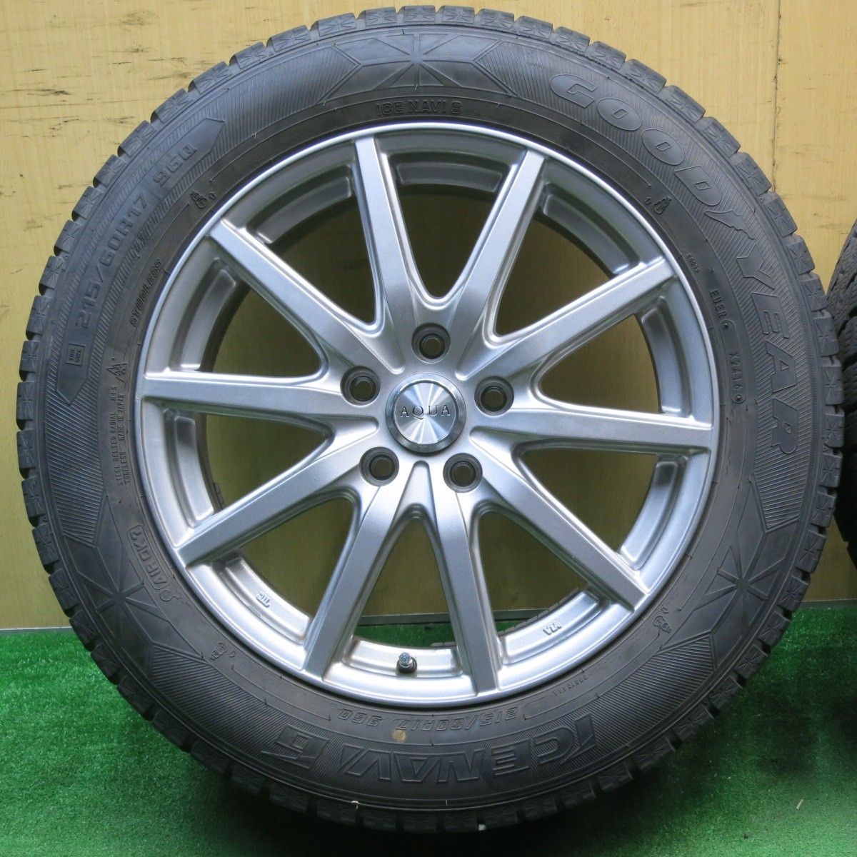 バリ溝！キレイ！9.5分☆スタッドレス 215/60R17 グッドイヤー アイス 