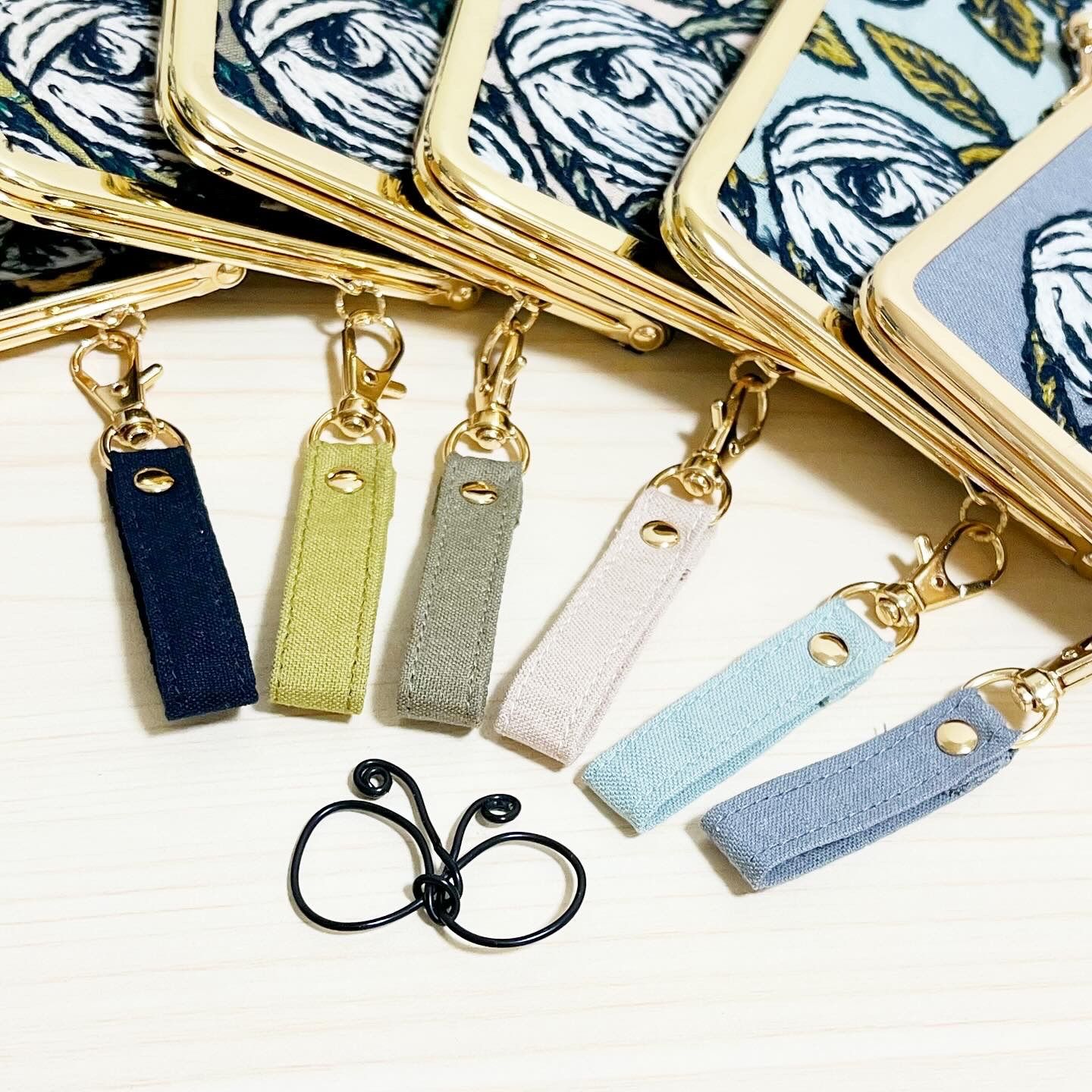 ☆ミナペルホネン☆rosy pinkbeigeとlightgreenのがま口財布☆持