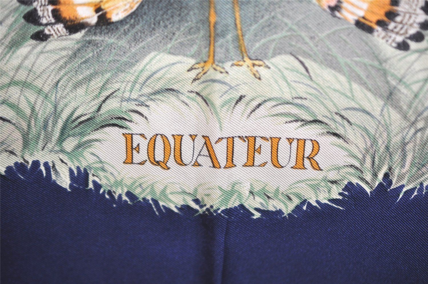 新品　箱付　HERMES エルメス スカーフ カレ90 EQUATEUR 美品 HERMES エルメス スカーフ カレ90 EQUATEUR 赤道直下 総柄