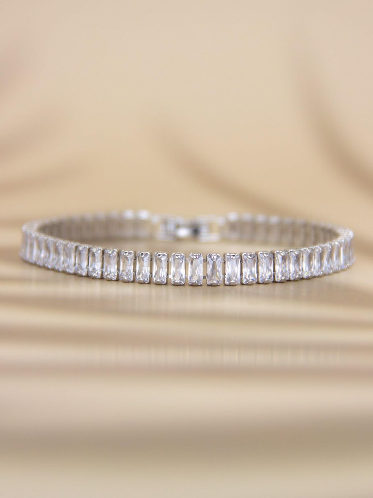 【在庫セール】ブレスレット女性 ハンドチェーン テニスブレスレット AAAのジルコン mm 2*5 Kゴールドメッキ ブレスレット結婚式 18 ジュエリー 記念日 腕輪 [3MNSCD]