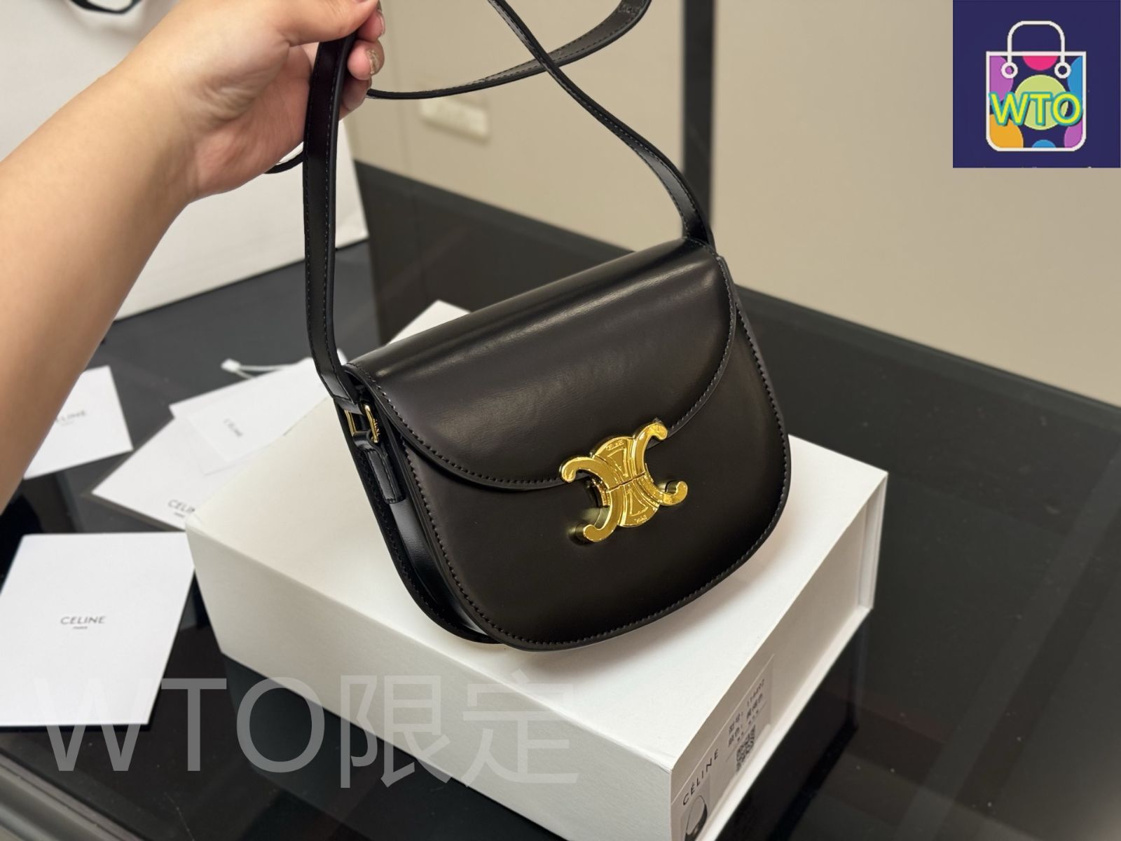 今日特価】Celine セリーヌ トリオンフ シリーズ 全レザー製で