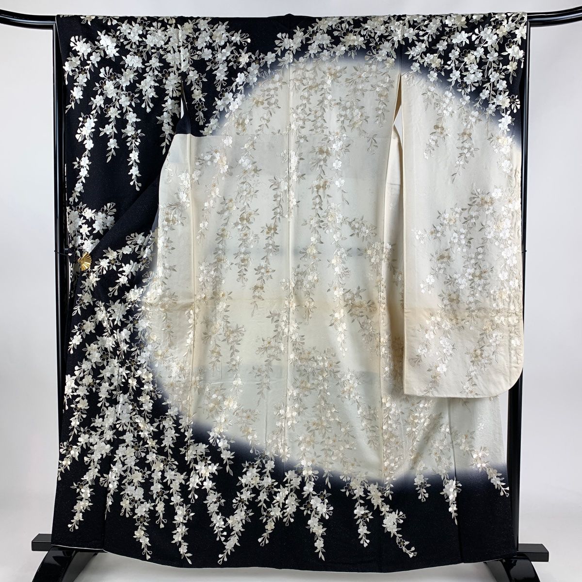 振袖 身丈161cm 裄丈66cm M 袷 枝垂れ桜 銀通し 刺繍 黒 正絹