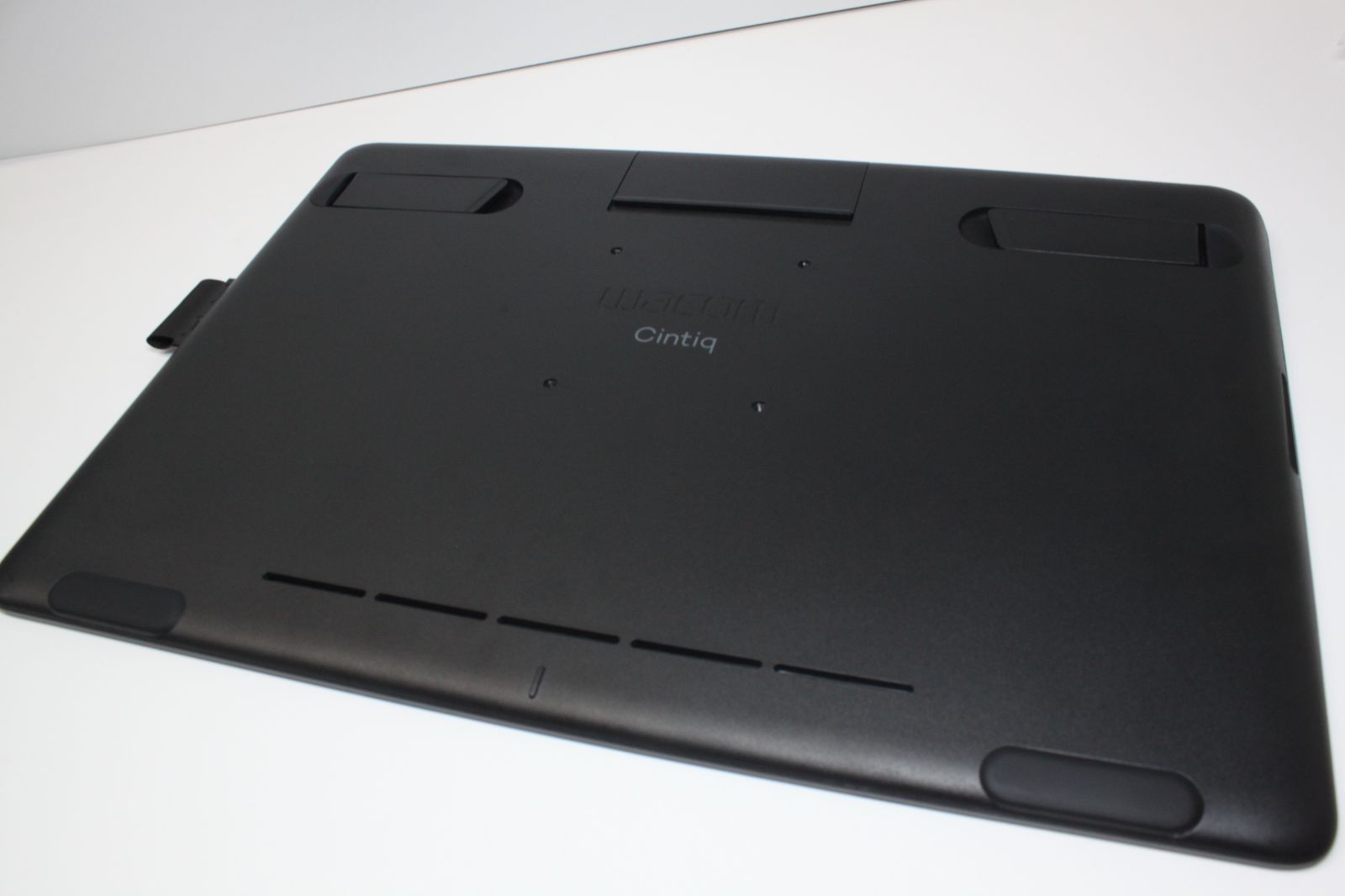 Wacom|Cintiq 16|DTK-1660|15.6インチ|液晶ペンタブレット