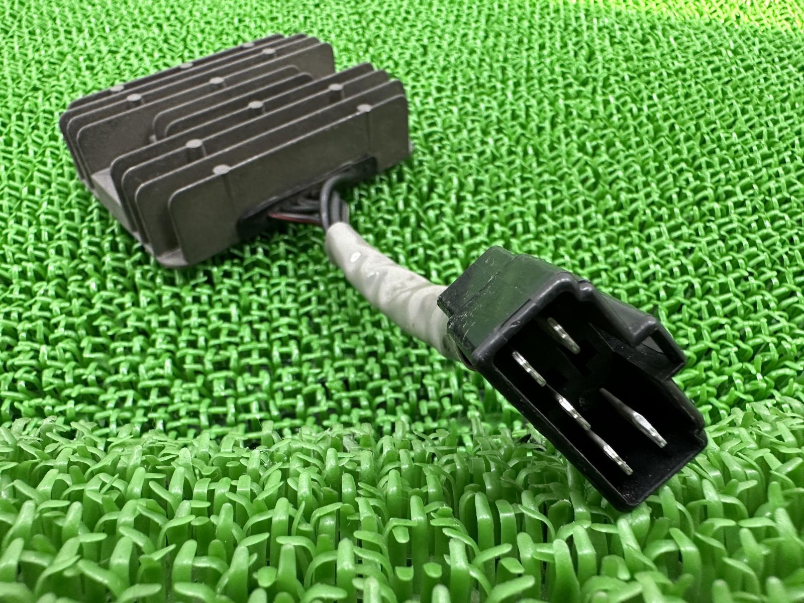 GSX1300Rハヤブサ レギュレター スズキ 純正 中古 バイク 部品 GW71A