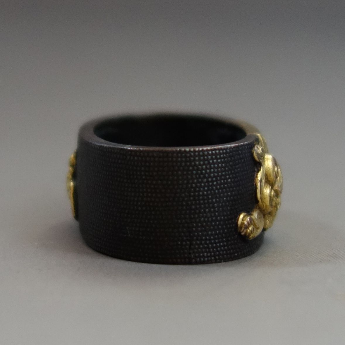 縁頭 【 赤銅魚々子地 獅子図縁頭 】 日本刀 刀装具 鐔 鍔 骨董