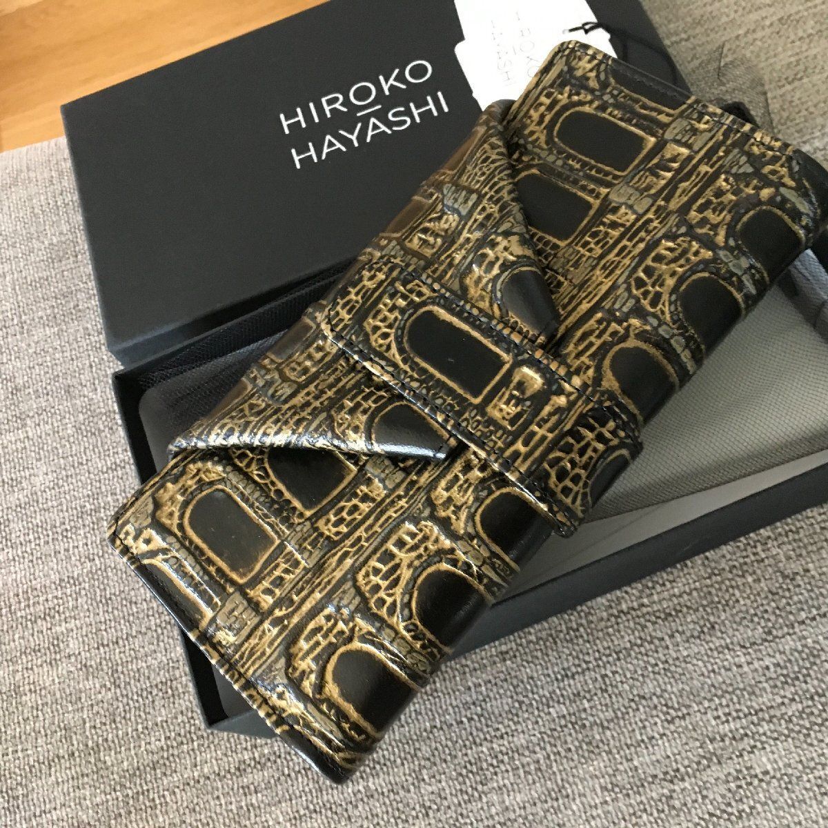新品 HIROKO HAYASHIヒロコハヤシ COLOSSEO（コロッセオ）長財布