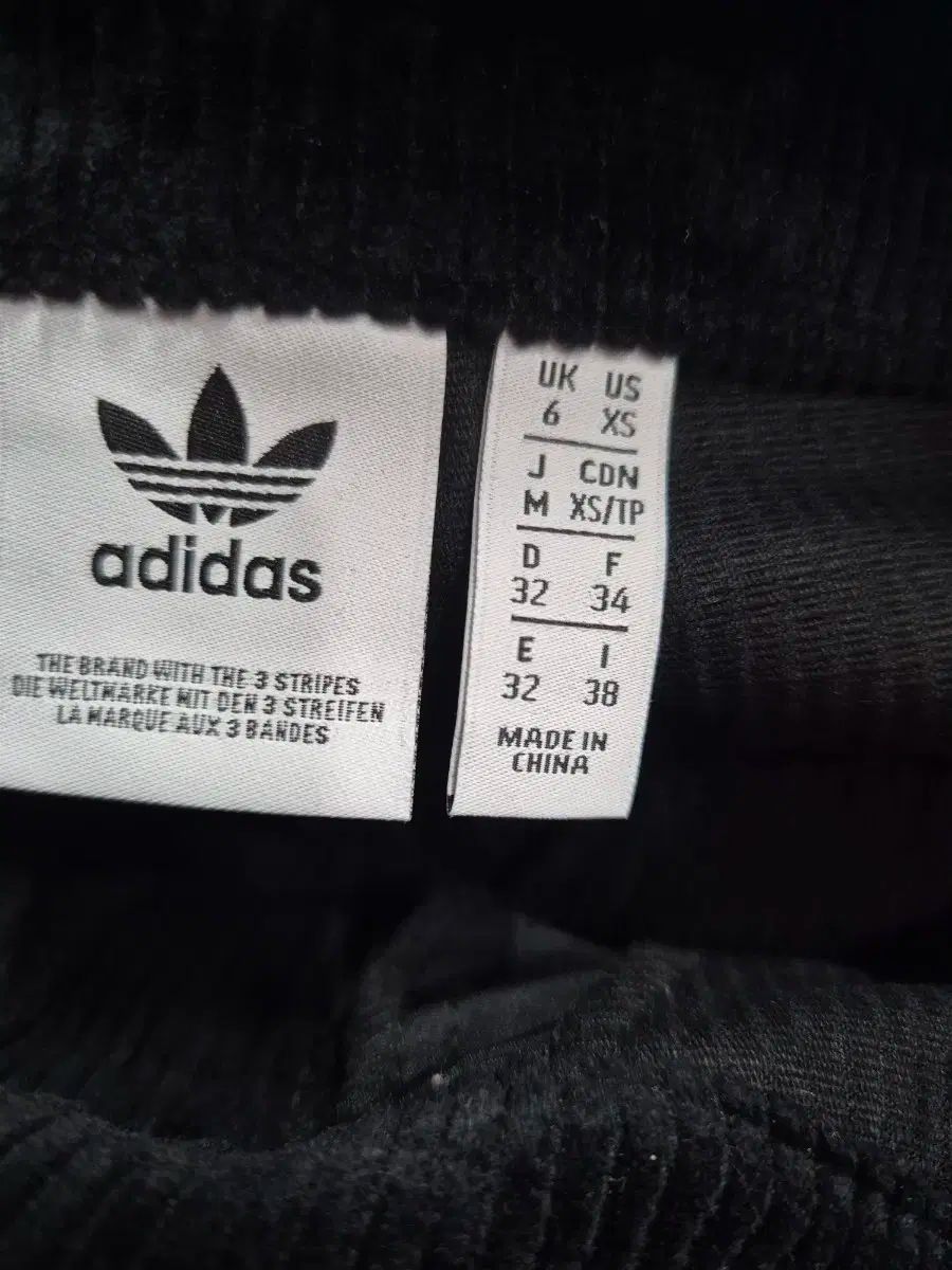 adidas アディダス