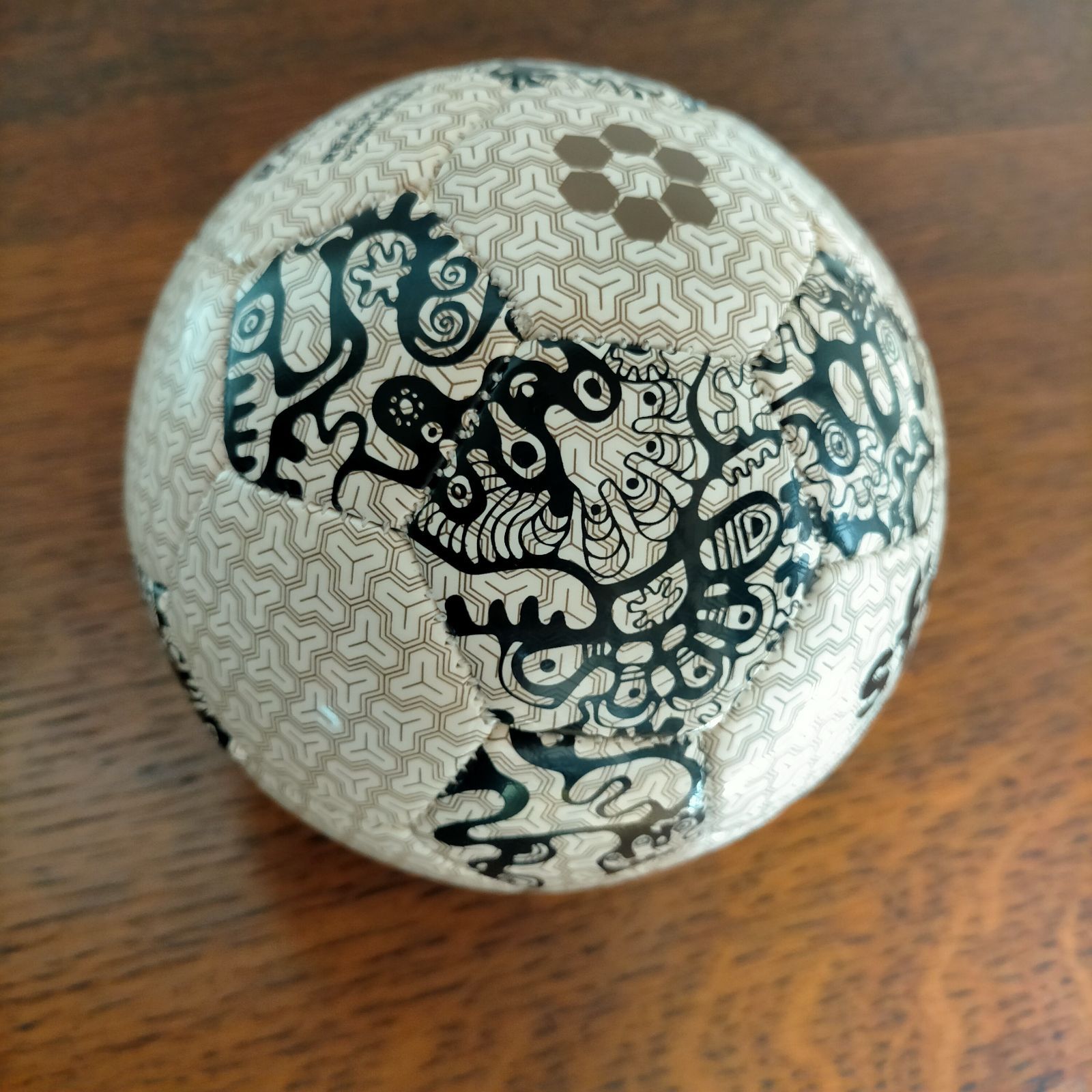 木梨憲武展 THING REACH OUTサッカーボール Amazon.co.jp: 木梨憲武 REACH OUT コラボ SFIDA サッカーボール