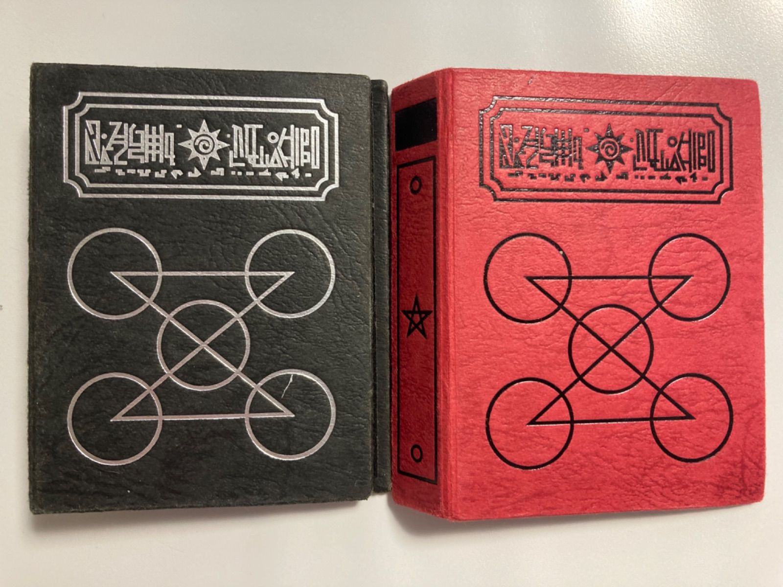 金色のガッシュベルカード 《魔本ファイルセット（赤黒）》Zk - メルカリ