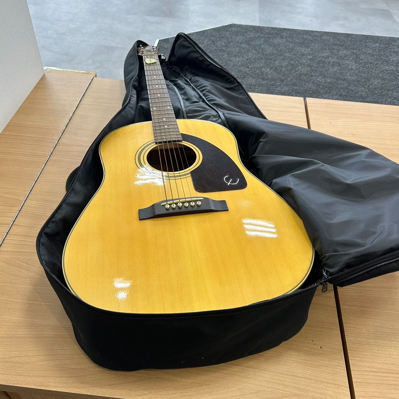 Epiphone AJ15NA アコースティックギター アコギ ハードケース付き 