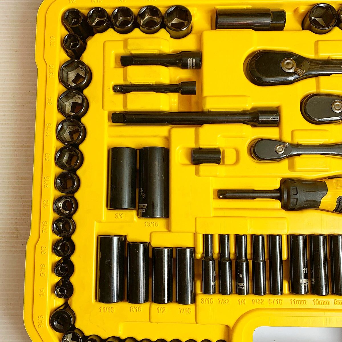 ♭♭DEWALT デウォルト メカニックツールセット 184PC - メルカリ