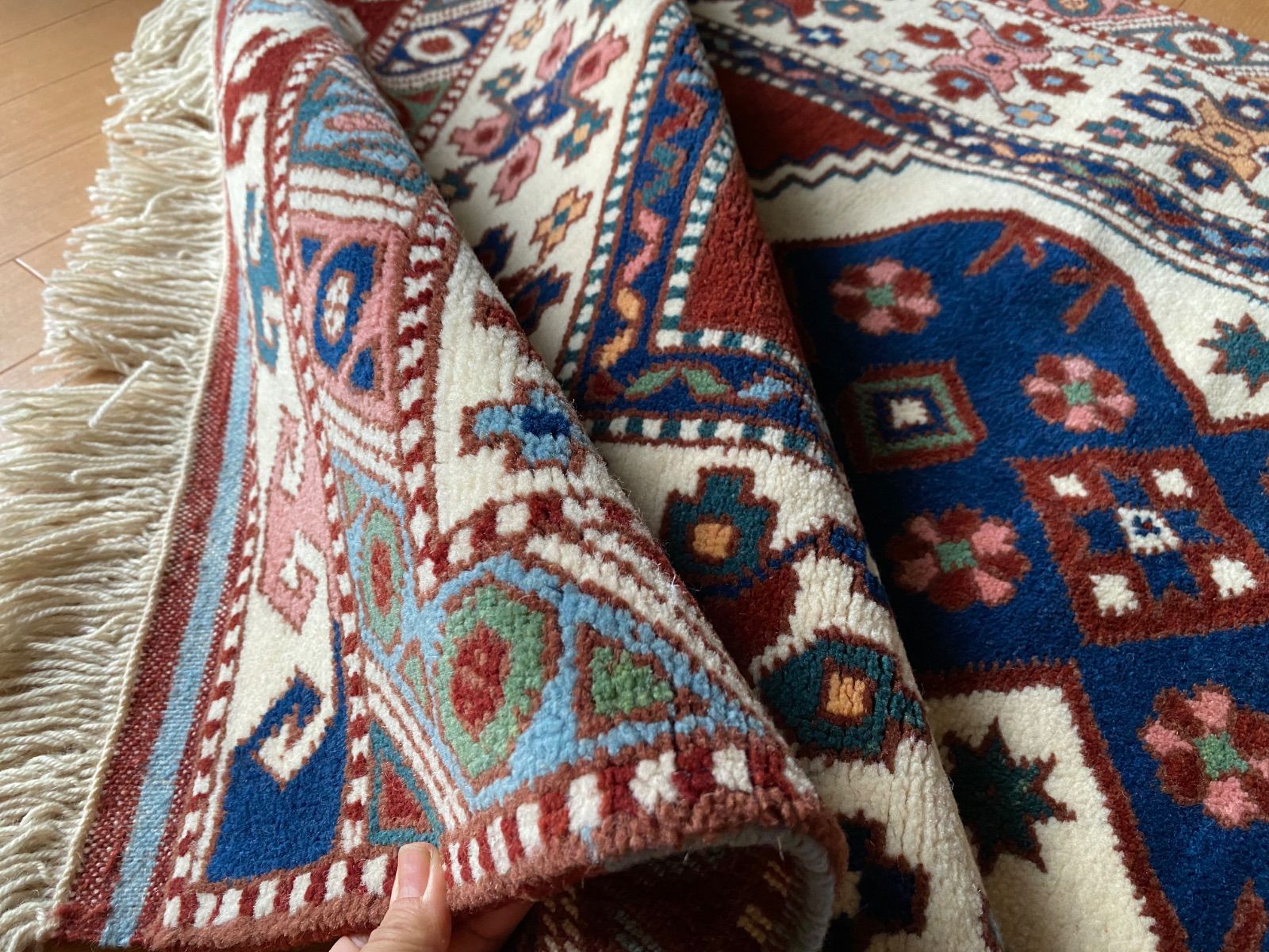 エーゲ海沿いユントダ―の手織り草木染ふわふわ厚みのある絨毯