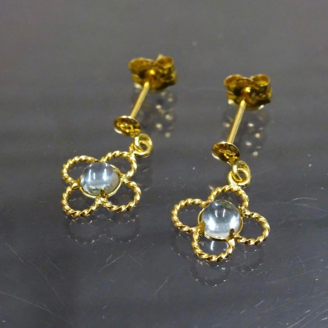 18金 K18 ゴールド GOLD 750 天然アクアマリン ぶら下がり クローバー デザイン ピアス 両耳 総重量約0.48g ジュエリー 宝石 貴金属 レディース 普段使い