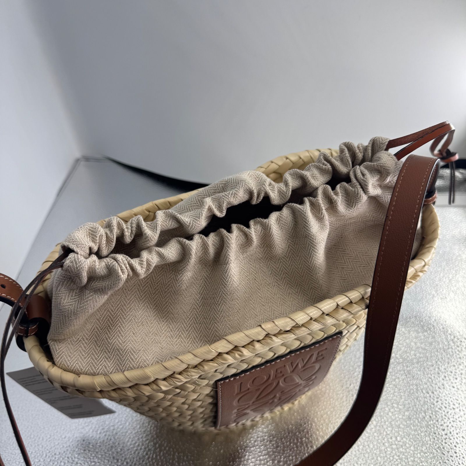 LOEWE ドローストリング バケットバッグ ベージュxブラウン ショルダー LOEWE ドローストリング バケットバッグ ベージュxブラウン