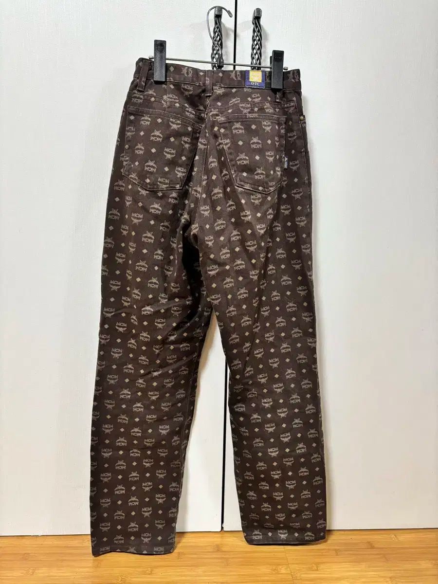 激安通販、最大89％OFF! MCM エム シー エム 90s ヴィンテージ ロゴデザイン パンツ ズボン 試着のみ