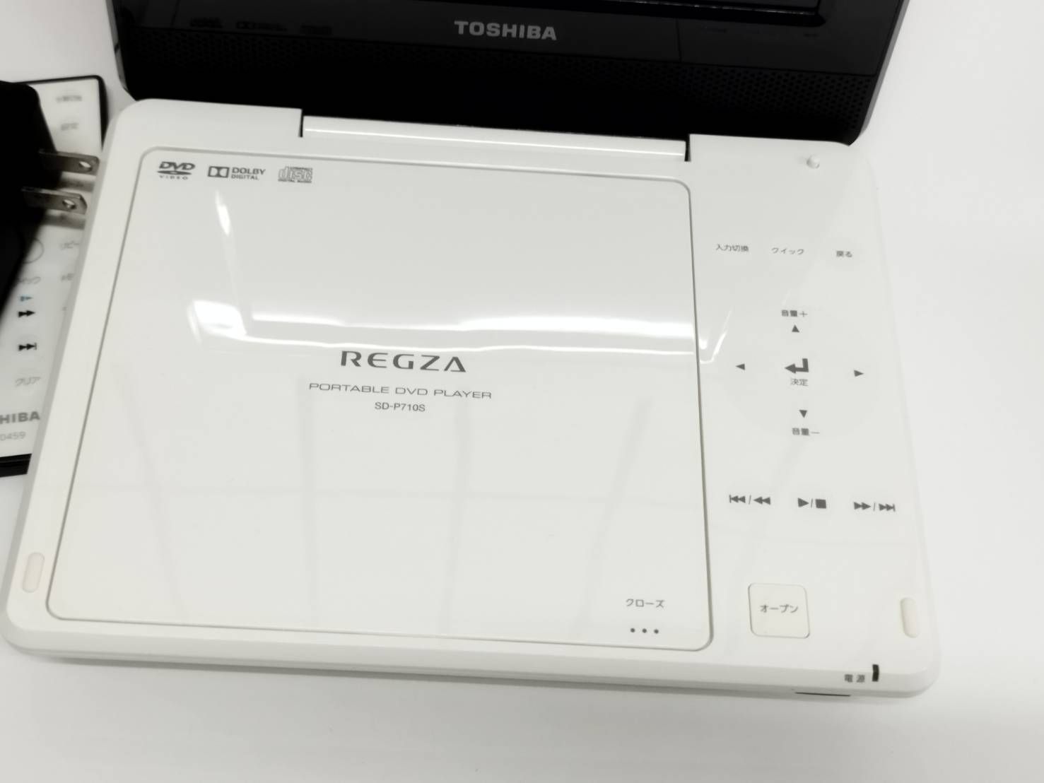 ポータブルDVDプレーヤー 東芝 SD-P710SW 東芝の7型ポータブルDVDプレーヤー「REGZA ポータブルプレーヤー
