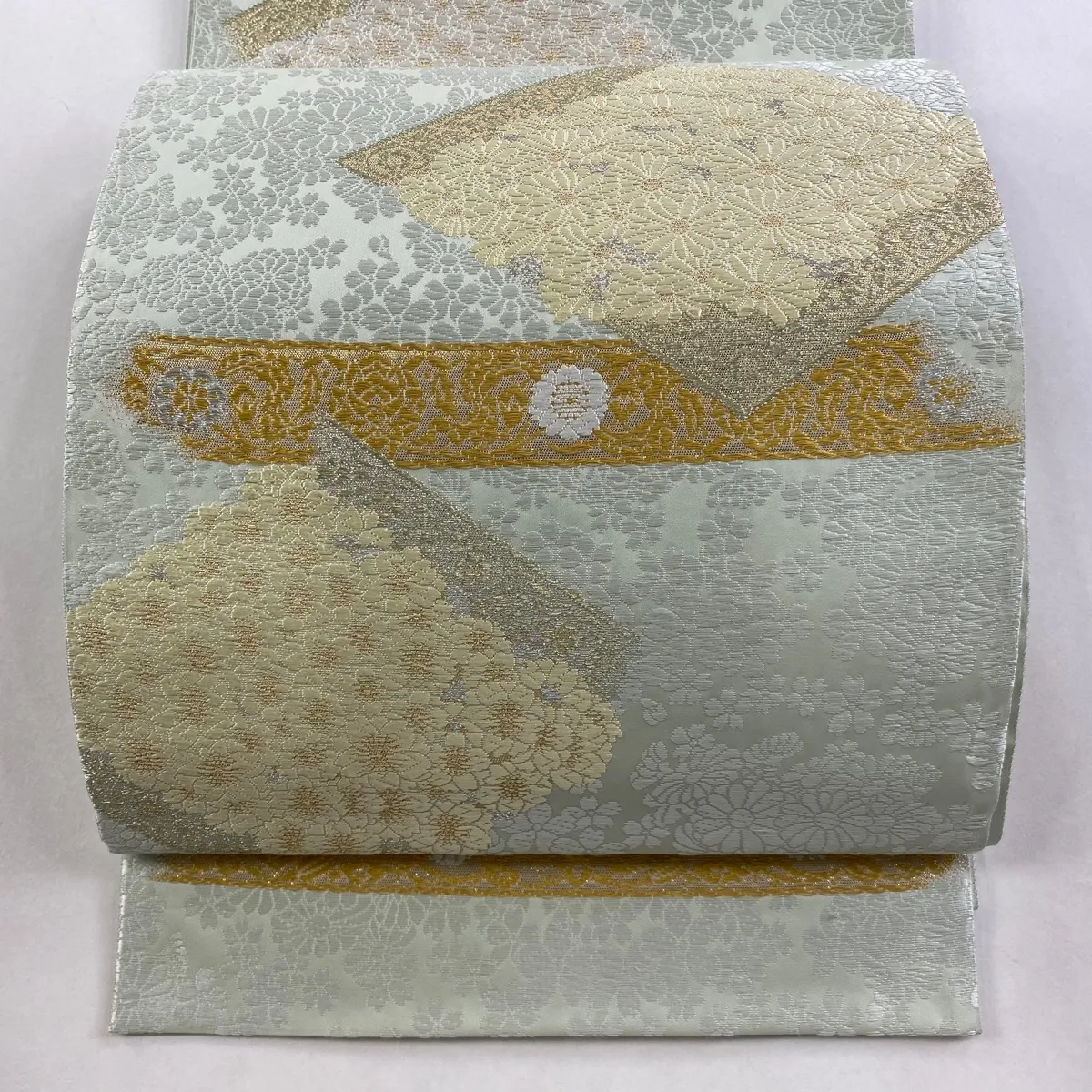 着物ふぁんた○【山口弘躬】未使用品　皇室御用　落款　唐織　山口美術織物　丸に桜　松皮菱　小桜錦文　美品　極上の逸品　袋帯 m4434 正絹袋帯 山口弘躬〔菱取御印文〕奏美匠 皇室御用 伊勢神宮