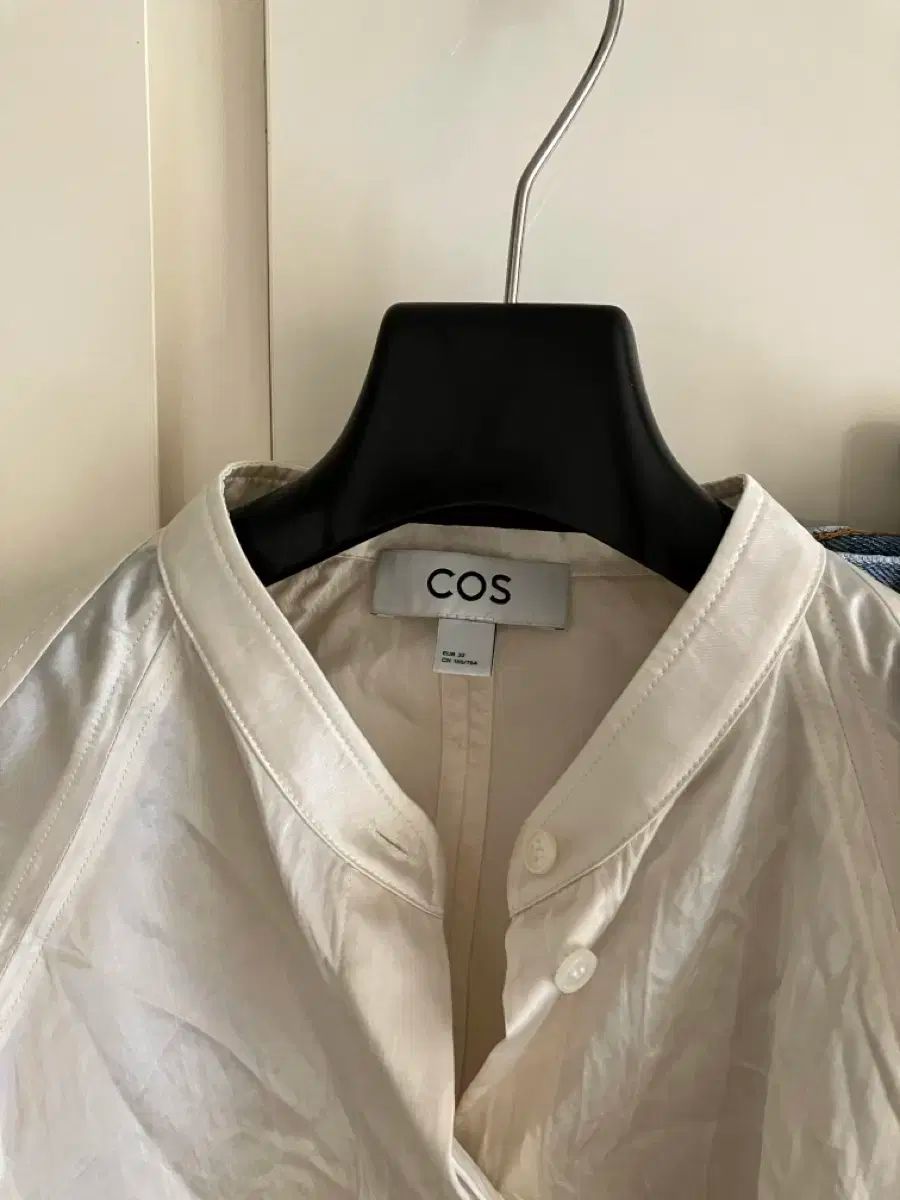 COS サテンブラウス|ニューレーベル|