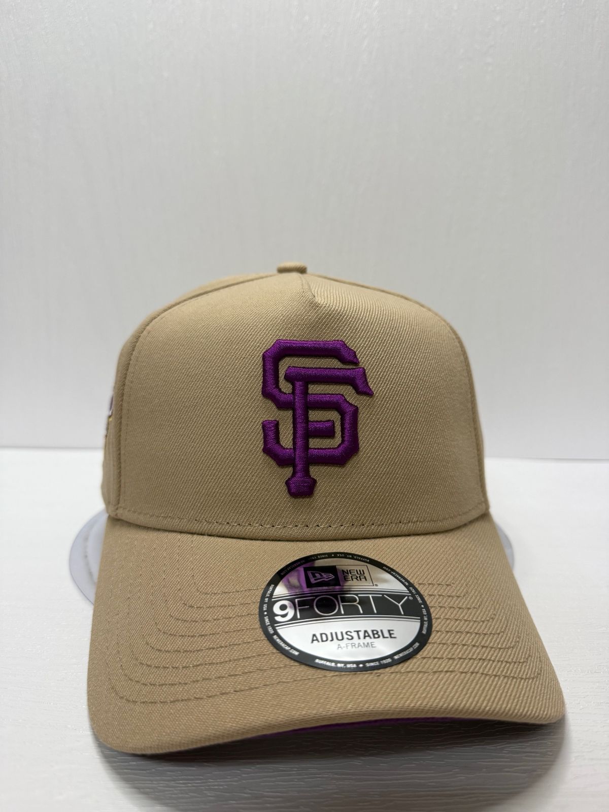 Newera サンフランシスコジャイアンツ ワールドシリーズ2008 9forty A-FRAME スナップバックキャップ ベージュカラー