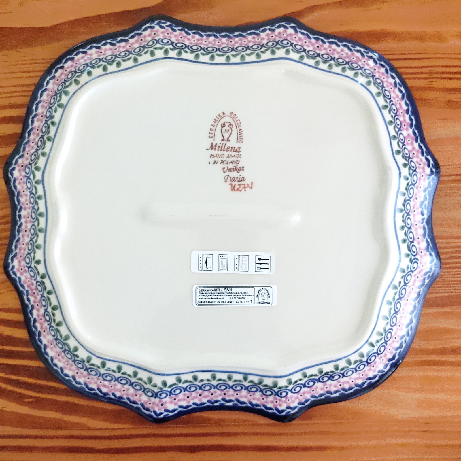 26cm×28cm おしゃれなプレート 紫のバラ模様 ミレナ社 Millena - メルカリ 