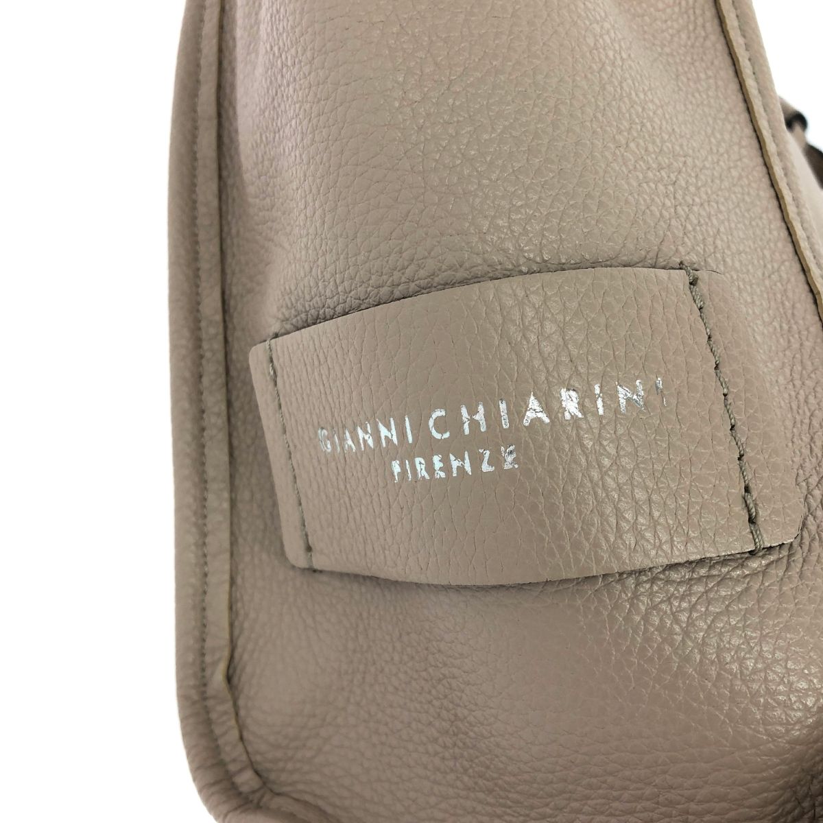 土日限定価格❤GIANNI　CHIARINI トートバッグ ベージュ❤付属品あり GIANNI CHIARINI ジャンニキアリーニ トートバッグ レザー