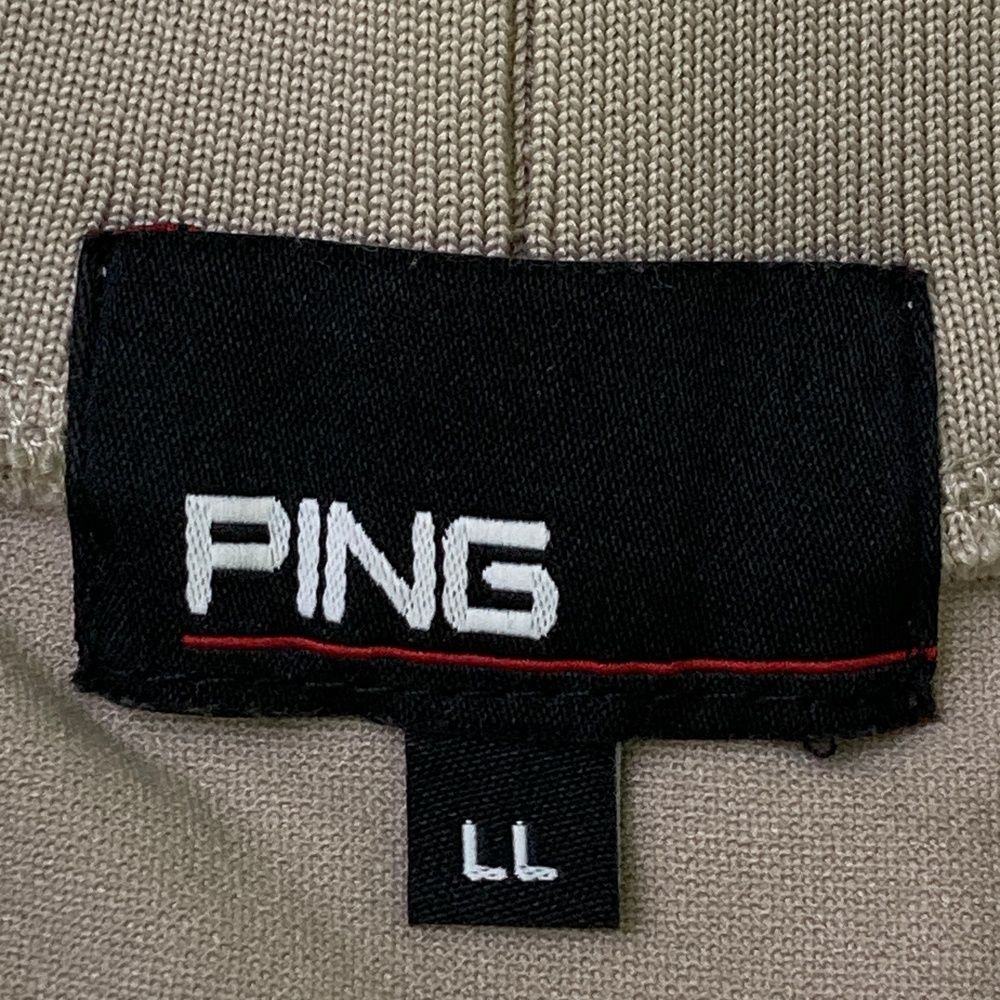 サイズ：LL PING ピン 2024年モデル ハイネック 半袖Tシャツ ロゴプリント  ベージュ系 [240101491539] ゴルフウェア メンズ ストスト サイズ：LL PING ピン 2024年モデル ハイネック 半袖Tシャツ