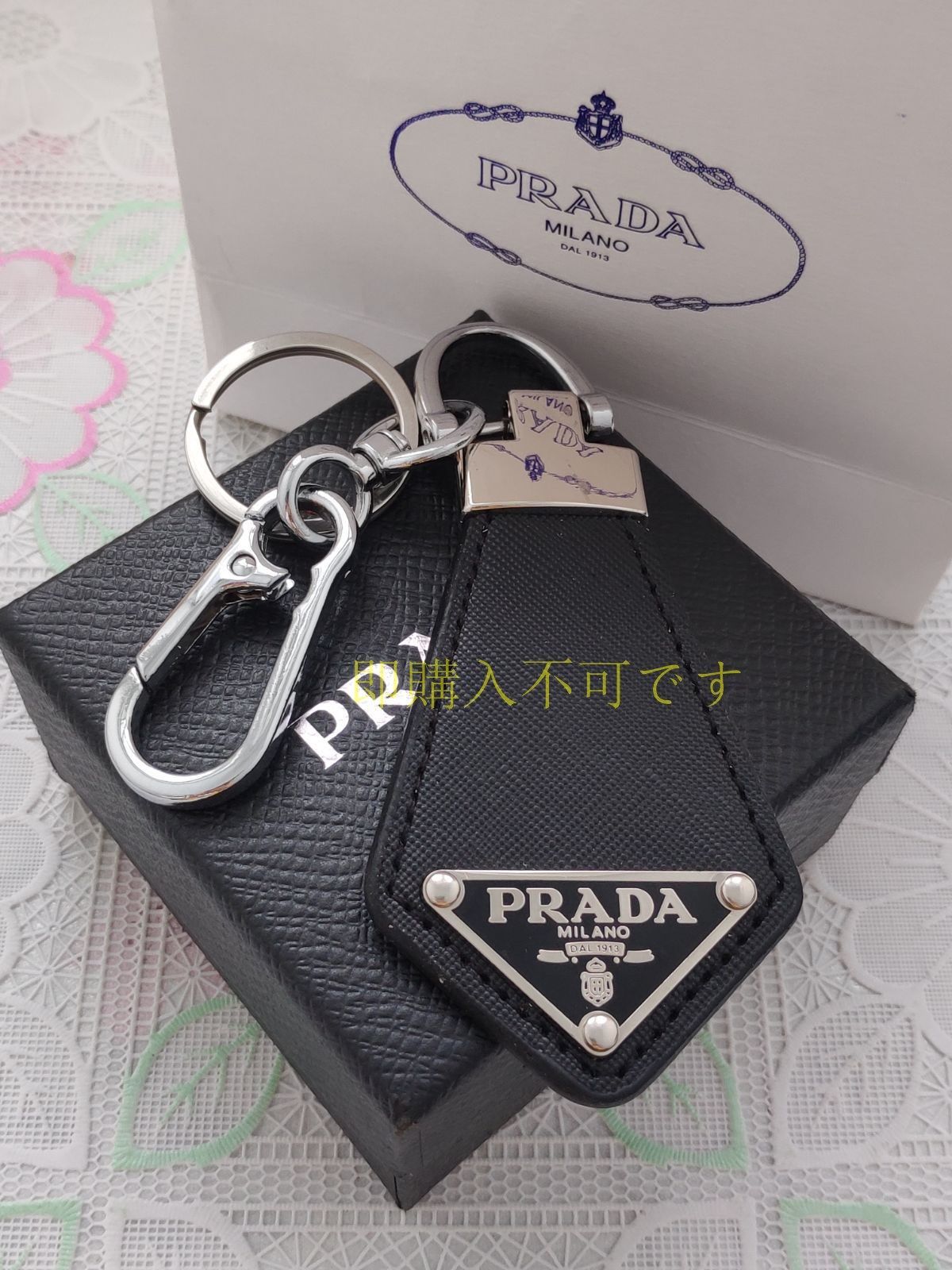 超人気美品！プラダ/PRADA　キーホルダー  バッグチャーム  三角ロゴ キーリング　サフィアーノレザー　レディース☆メンズ 　新品未使用