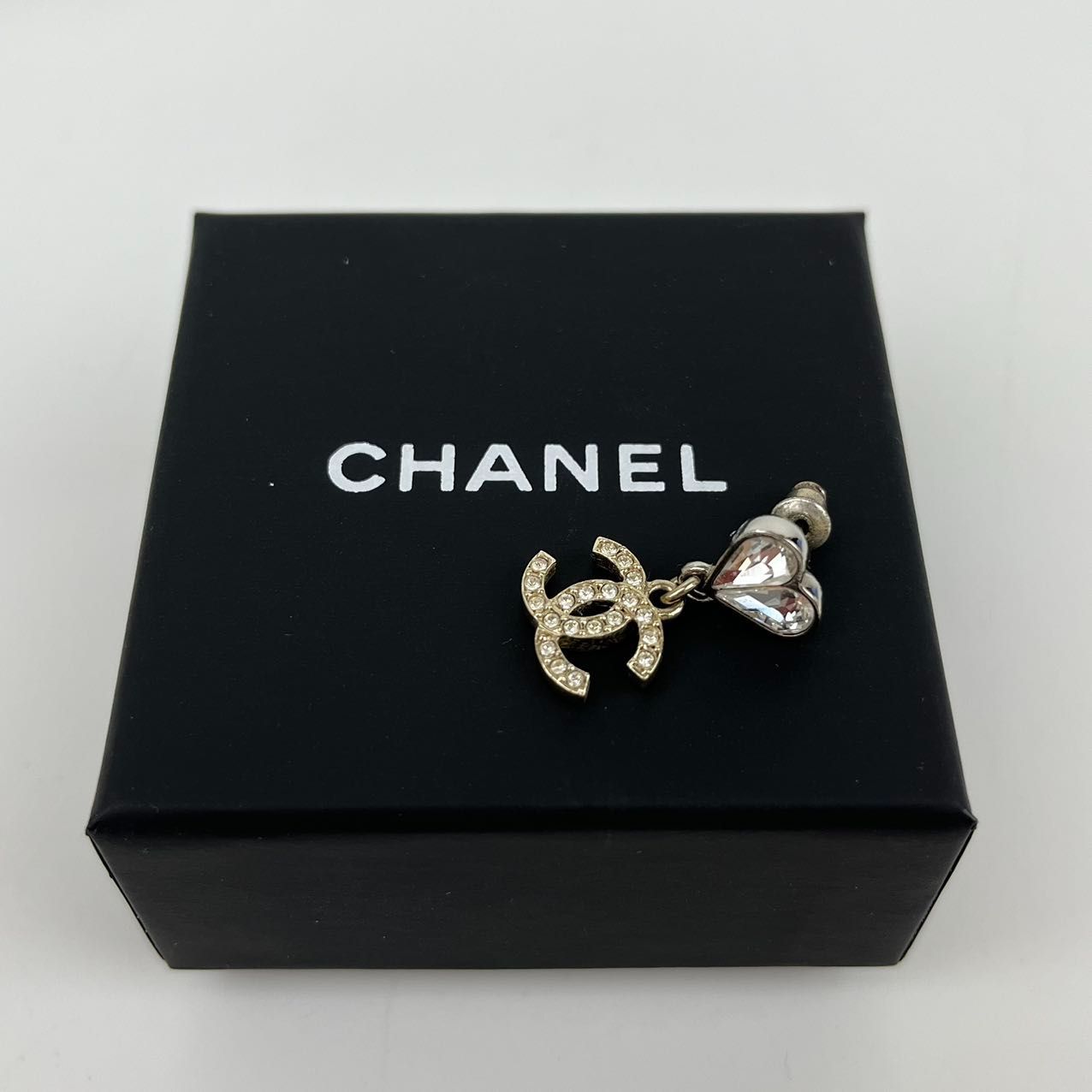 CHANEL イヤーカフ　片耳　ココマーク　刻印　箱付き CHANEL イヤーカフ片耳ココマーク刻印箱付き