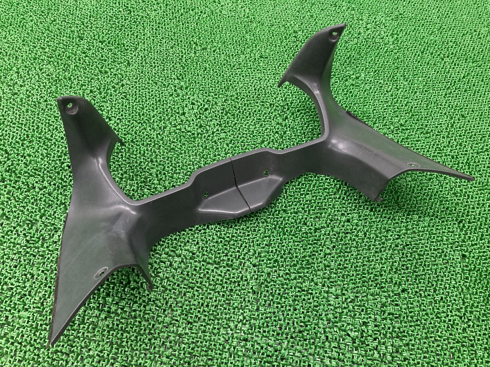 CBR1100XX フロントフェンダー 状態良好 割れや欠け無し! 送料安! 品番:61000-MATB-0000(検SC35) : オートバイのフロントフェンダー CBR1100XX 用ブラック
