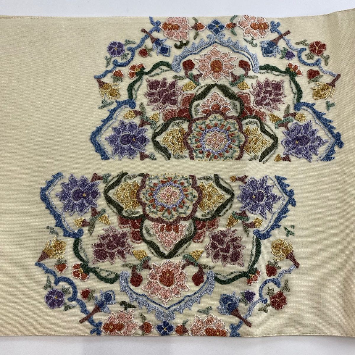 袋帯 逸品 華文 草花 相良刺繍 六通 正絹 袋帯 逸品 華文 草花 相良刺繍 青灰色 六通 正絹｜中古・古着