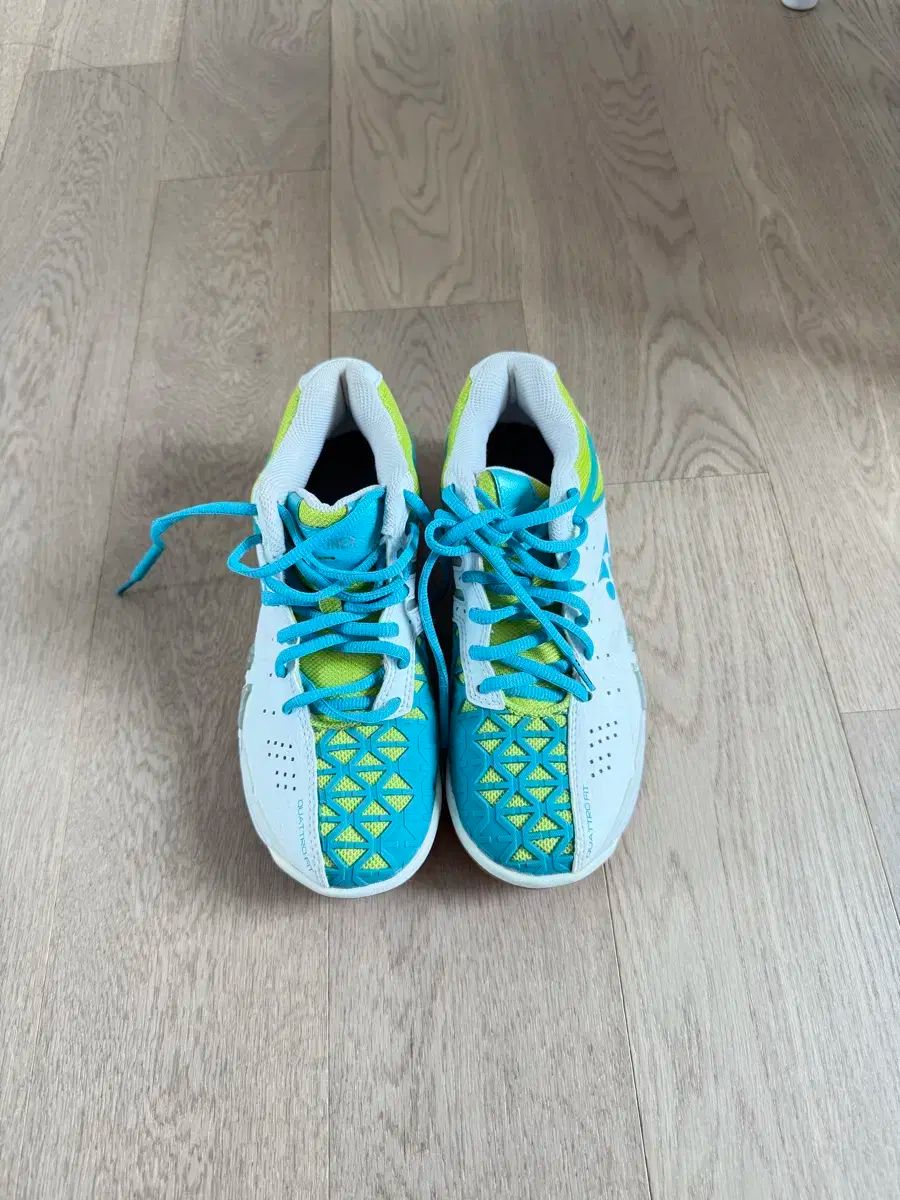 ヨネックス YONEX バドミントンシューズ 230