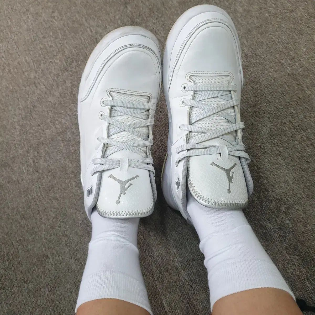 NIKE ナイキ ジョーダン スニーカー 270 頑丈で 快適な着心地 良いデザイン