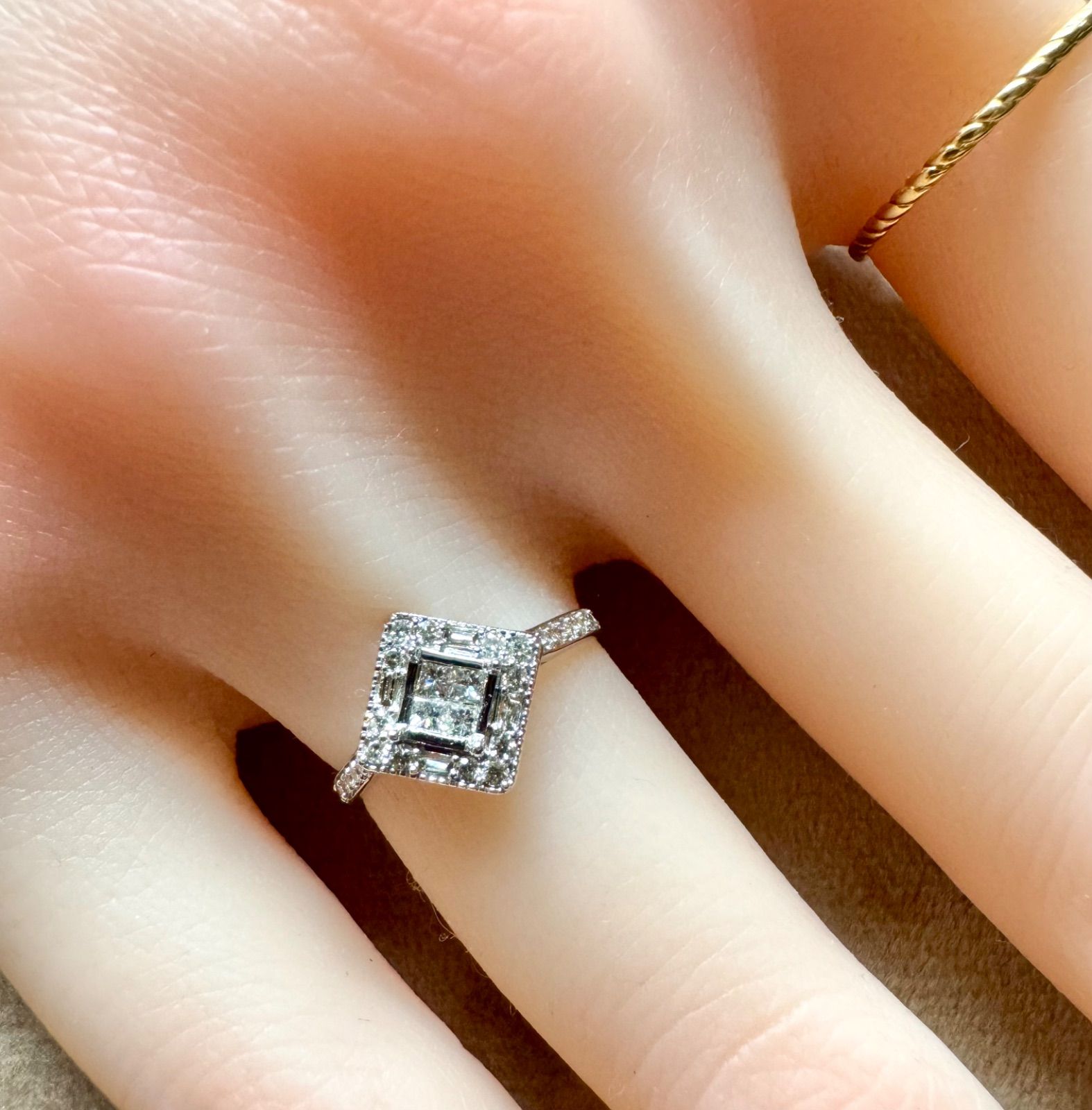 3種カットダイヤモンド◇K18WG*8号*バケットカットダイヤモンドリング  