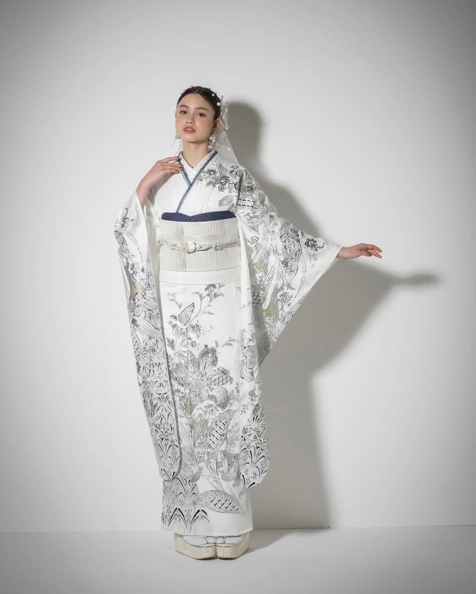 新品・未使用品】十日町関芳 金彩振袖 白銀 成人式 振袖 未