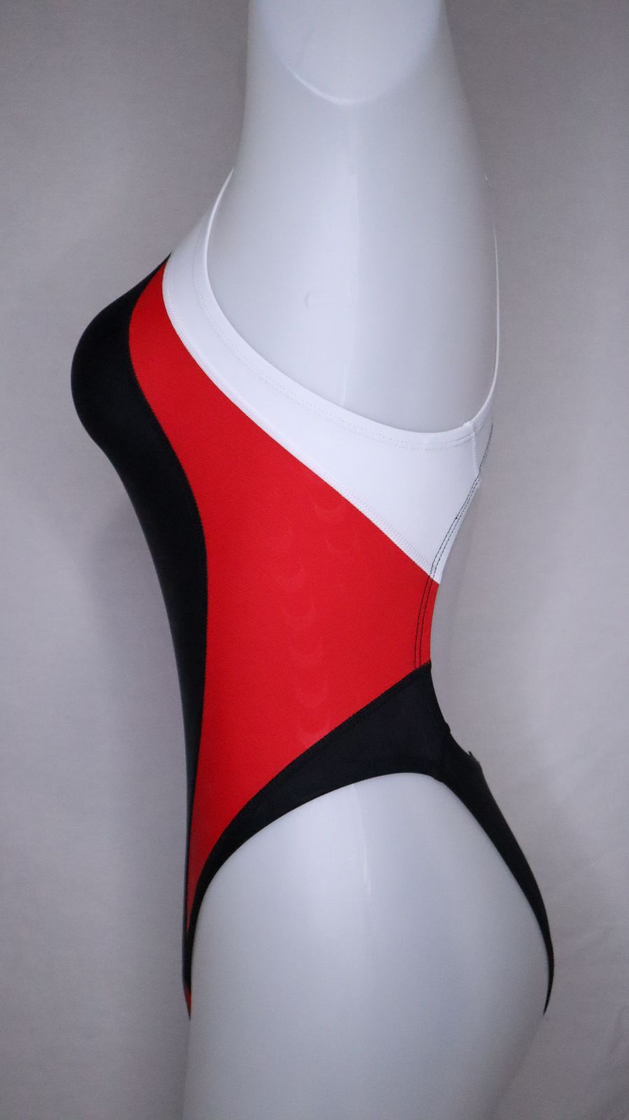 未使用品】アリーナ 競泳水着 Mサイズ ARN-185WK RED 白