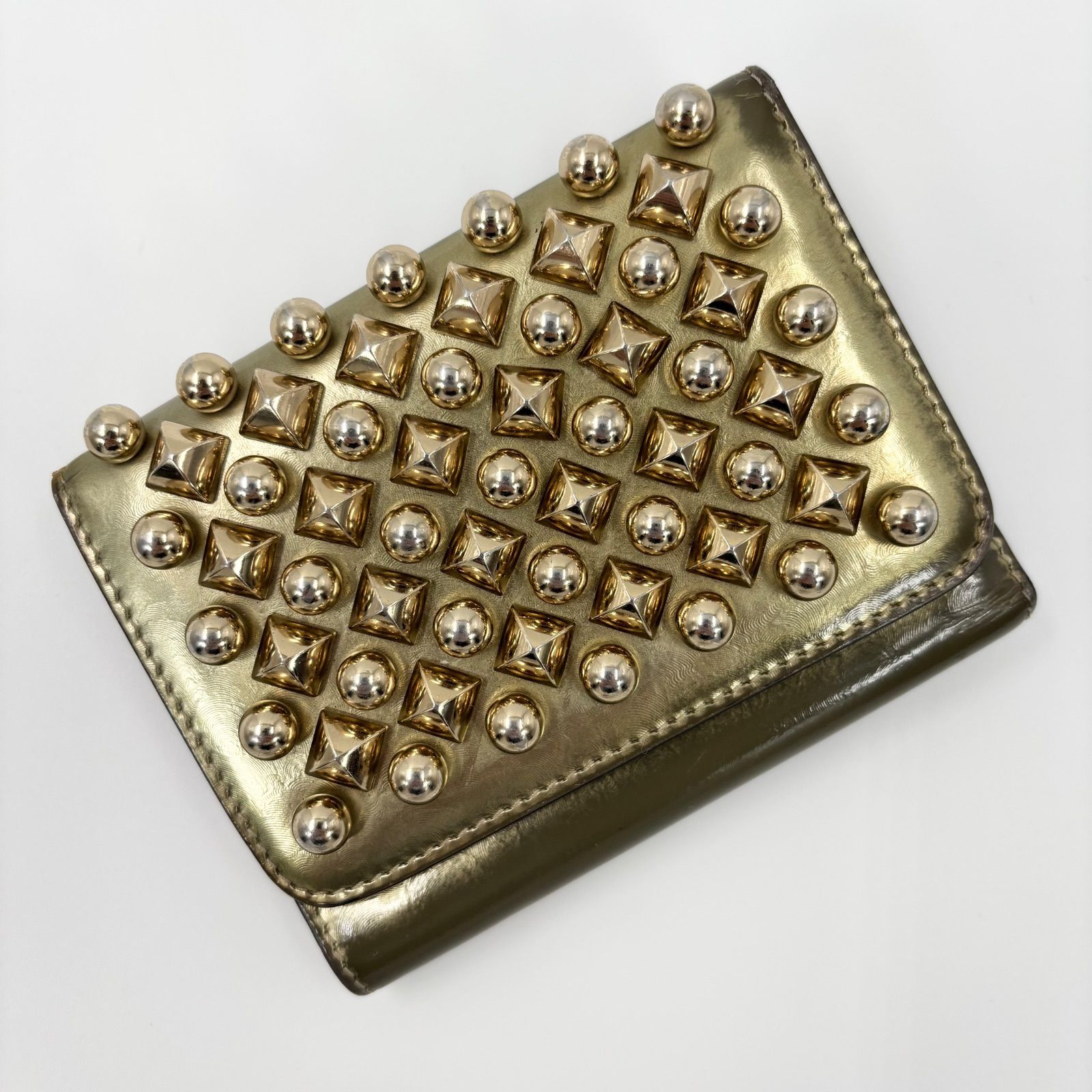 ✨人気モデル✨クリスチャンルブタン 三つ折り 財布 スタッズ ルビルゥ レザー ✨人気モデル✨クリスチャンルブタン 三つ折り 財布 スタッズ